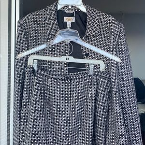 women’s skirt suit